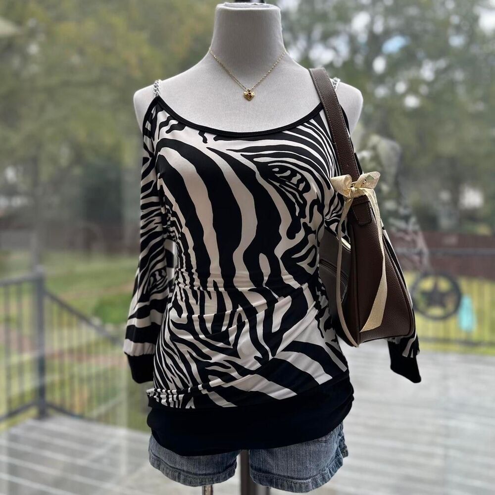 A'gaci Black & White Zebra Print One-Shoulder Top